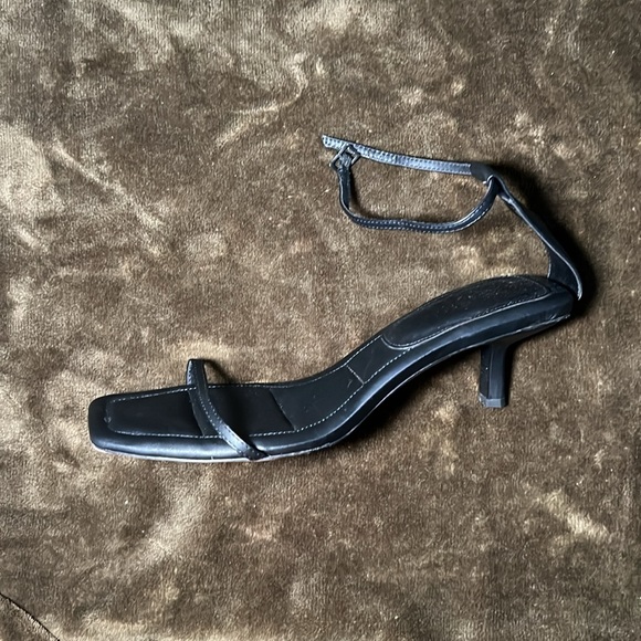 H&M Black Kitten Heels Ankle Strap Sandals - Picture 5 of 5